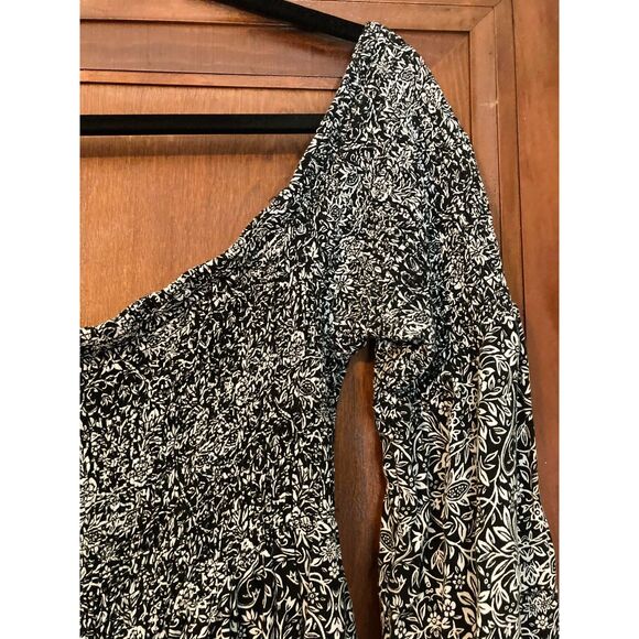 Torrid | Black & White Floral Smocked Bell Sleeve Skater Dress | 1X - Picture 5 of 5